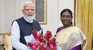 कैबिनेट में फेरबदल की अटकलों के बीच राष्ट्रपति द्रौपदी मुर्मू से मिले पीएम मोदी, क्या संकेत