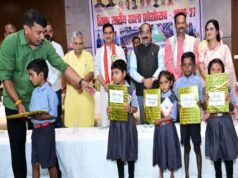 केंद्रीय राज्य मंत्री श्री तोखन साहू और उप मुख्यमंत्री श्री अरुण साव ने नवप्रवेशी बच्चों का तिलक लगाकर किया आत्मीय स्वागत, न्योता भोज में साथ में किया भोजन