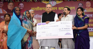 मेहनतकश श्रमिकों के जीवन में शासन की योजनाएं ला रही महत्वपूर्ण परिवर्तन: विधानसभा अध्यक्ष डॉ. रमन सिंह