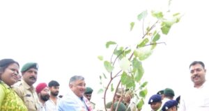 पर्यटन एवं संस्कृति मंत्री श्री राजेश अग्रवाल ने अंबिकापुर के हर्राटिकरा में किया एक पेड़ माँ के नाम 3.0 अभियान का शुभारंभ