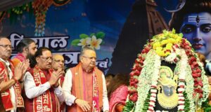 मुख्यमंत्री श्री विष्णु देव साय ने भगवान शिव का रुद्राभिषेक कर प्रदेशवासियों के सुख-समृद्धि और खुशहाली की कामना की