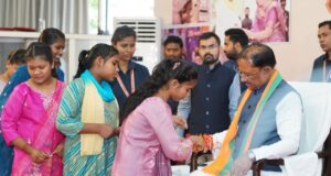 ’महतारी के आशीष से, राखी के विश्वास से मुख्यमंत्री श्री विष्णु देव साय के नेतृत्व में महिलाओं के सम्मान, स्वावलंबन और आर्थिक सशक्तीकरण की दिशा में निरंतर पहल’