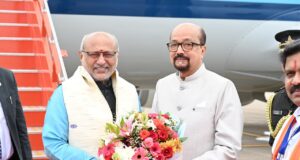 राज्यपाल श्री डेका ने उपराष्ट्रपति श्री राधाकृष्णन का किया आत्मीय स्वागत
