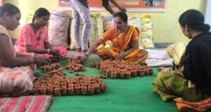 आशीर्वाद का दीया अभियान से जुड़ीं बिहान की महिलाएं: गढ़ रहीं ‘संकल्प के दीये’
