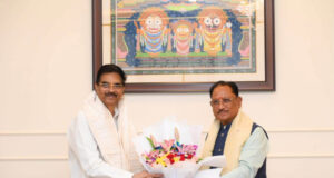 मुख्यमंत्री श्री विष्णु देव साय ने ओडिशा के राज्यपाल डॉ. हरि बाबू कंभमपति से की शिष्टाचार भेंट
