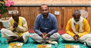 नेवता भोज में दिखी सामाजिक समरसता की मिसाल, एक साथ बैठे बैगा पुजारी, जनप्रतिनिधि और अधिकारी