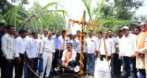 गन्ने का मूल्य 425 रुपये प्रति क्विंटल होने पर किसानों में उत्साह एवं खुशी, उप मुख्यमंत्री श्री विजय शर्मा को शक्कर की बोरियों से तौलकर जताया आभार