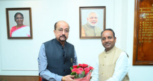 राज्यपाल श्री डेका से छत्तीसगढ़ रेड क्रॉस समिति के अध्यक्ष ने की सौजन्य भेंट